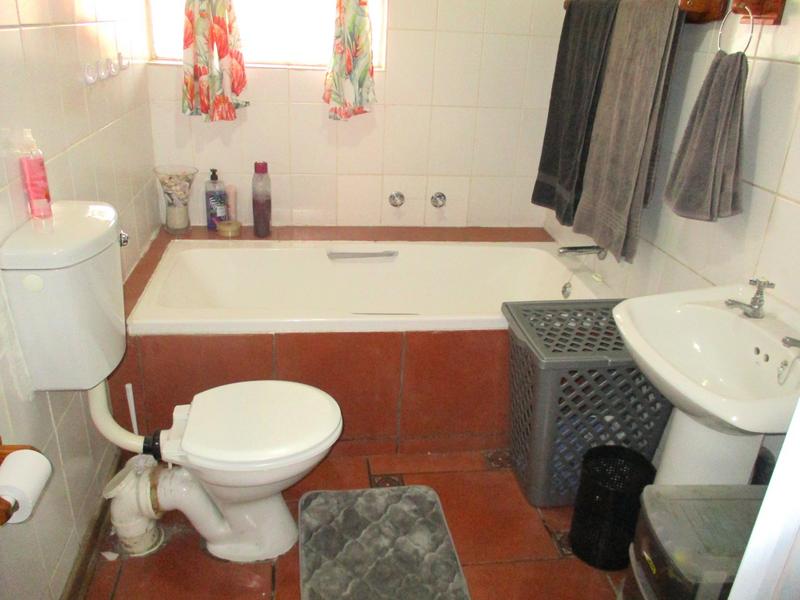 4 Bedroom Property for Sale in Langenhovenpark Free State